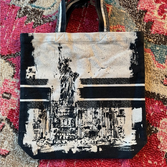 NEW Christian Dior Rare NYC Paris VIP Exclusive Tote Fall 2024 - Picture 10 of 11